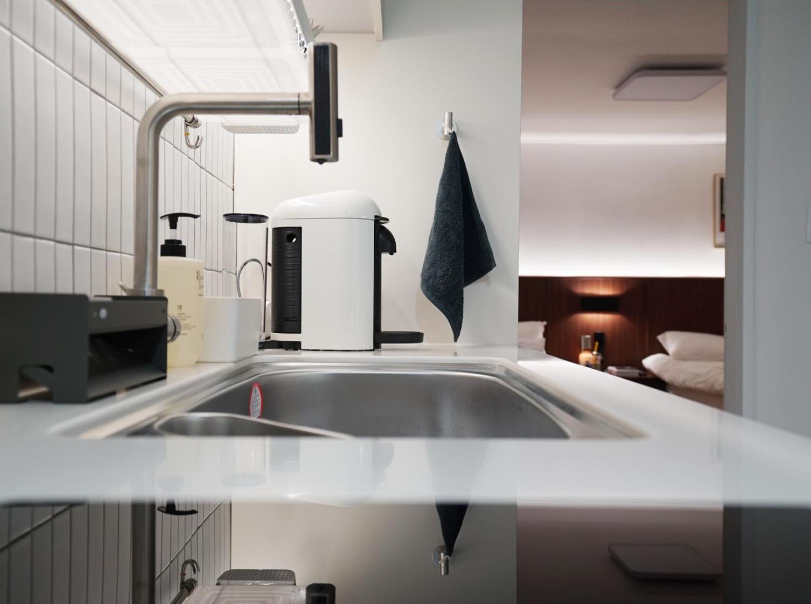 Sound Stay, 1 Minute Walk From Sillim Station, Netflix, 2 Queen-sized Beds, Hongdae 20 Minutes, Remodeling