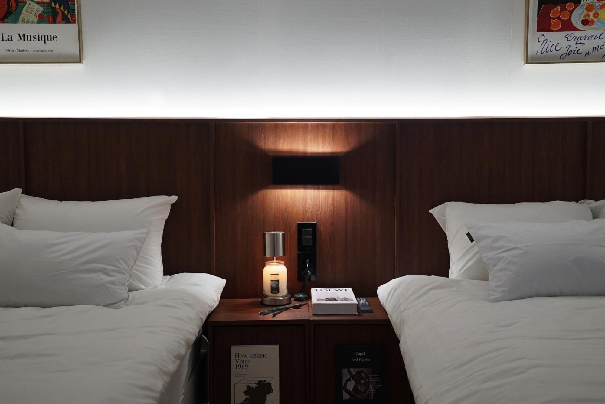 Sound Stay, 1 Minute Walk From Sillim Station, Netflix, 2 Queen-sized Beds, Hongdae 20 Minutes, Remodeling Seoul