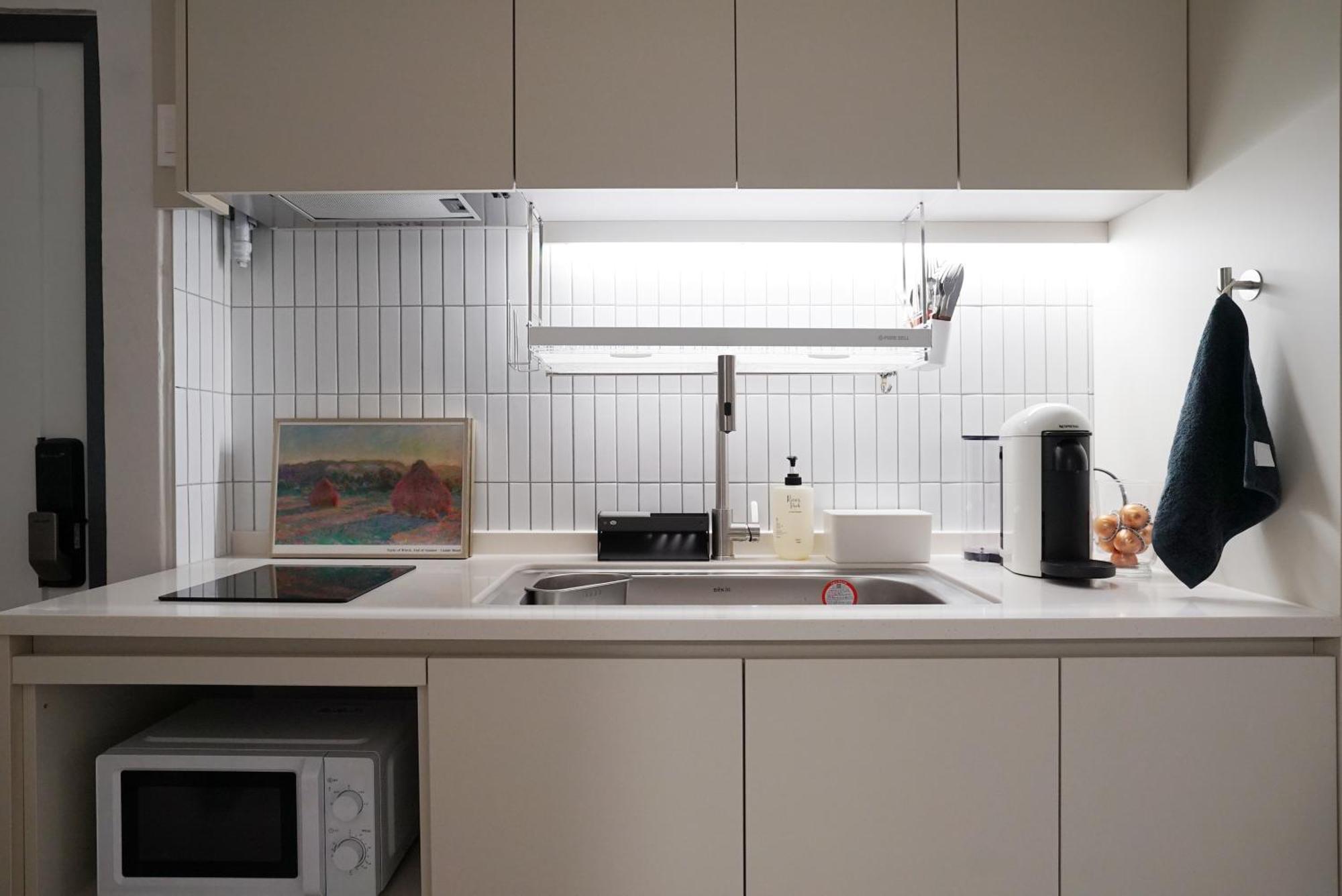 Villa Sound Stay, 1 Minute Walk From Sillim Station, Netflix, 2 Queen-sized Beds, Hongdae 20 Minutes, Remodeling
