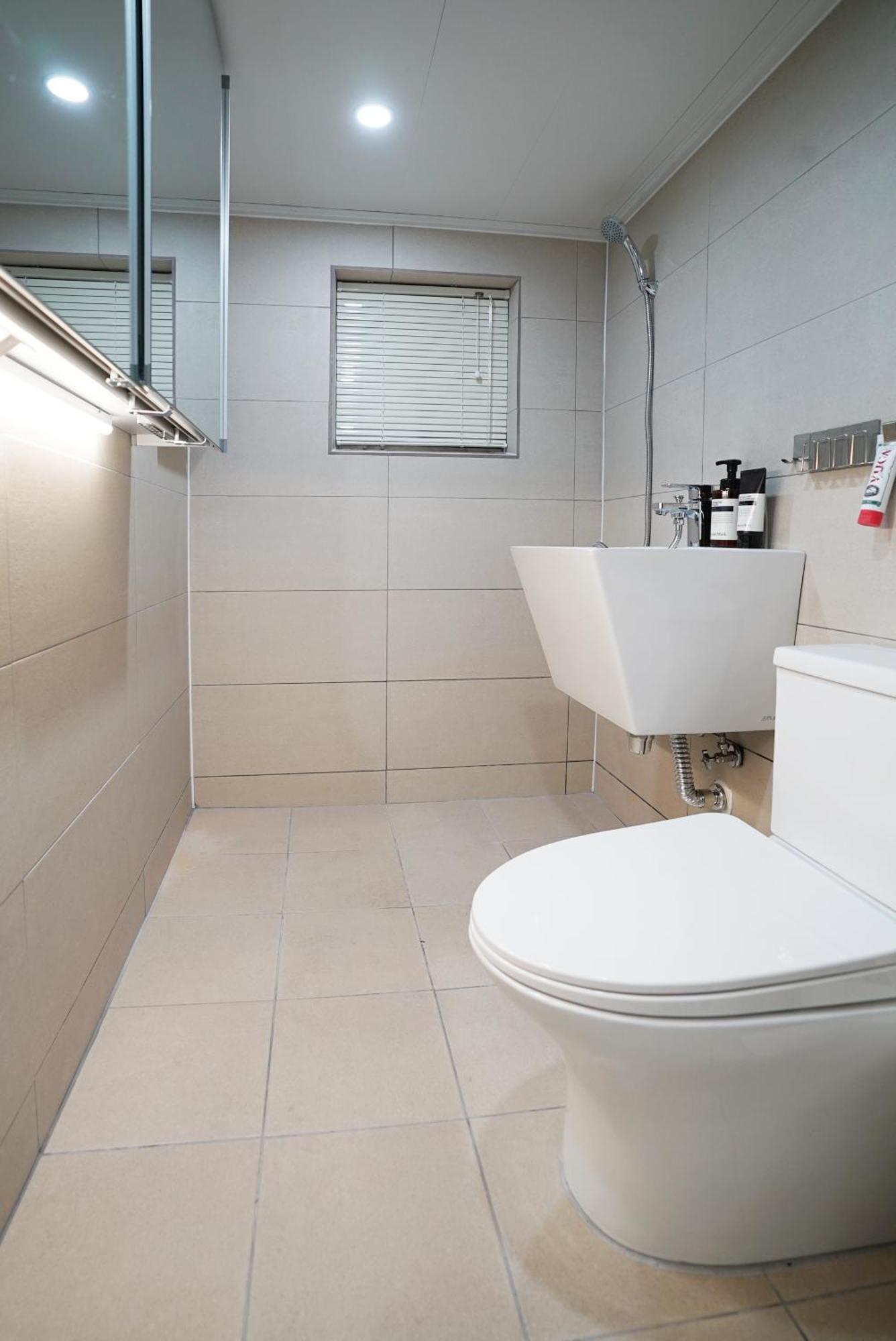 Sound Stay, 1 Minute Walk From Sillim Station, Netflix, 2 Queen-sized Beds, Hongdae 20 Minutes, Remodeling * Seoul
