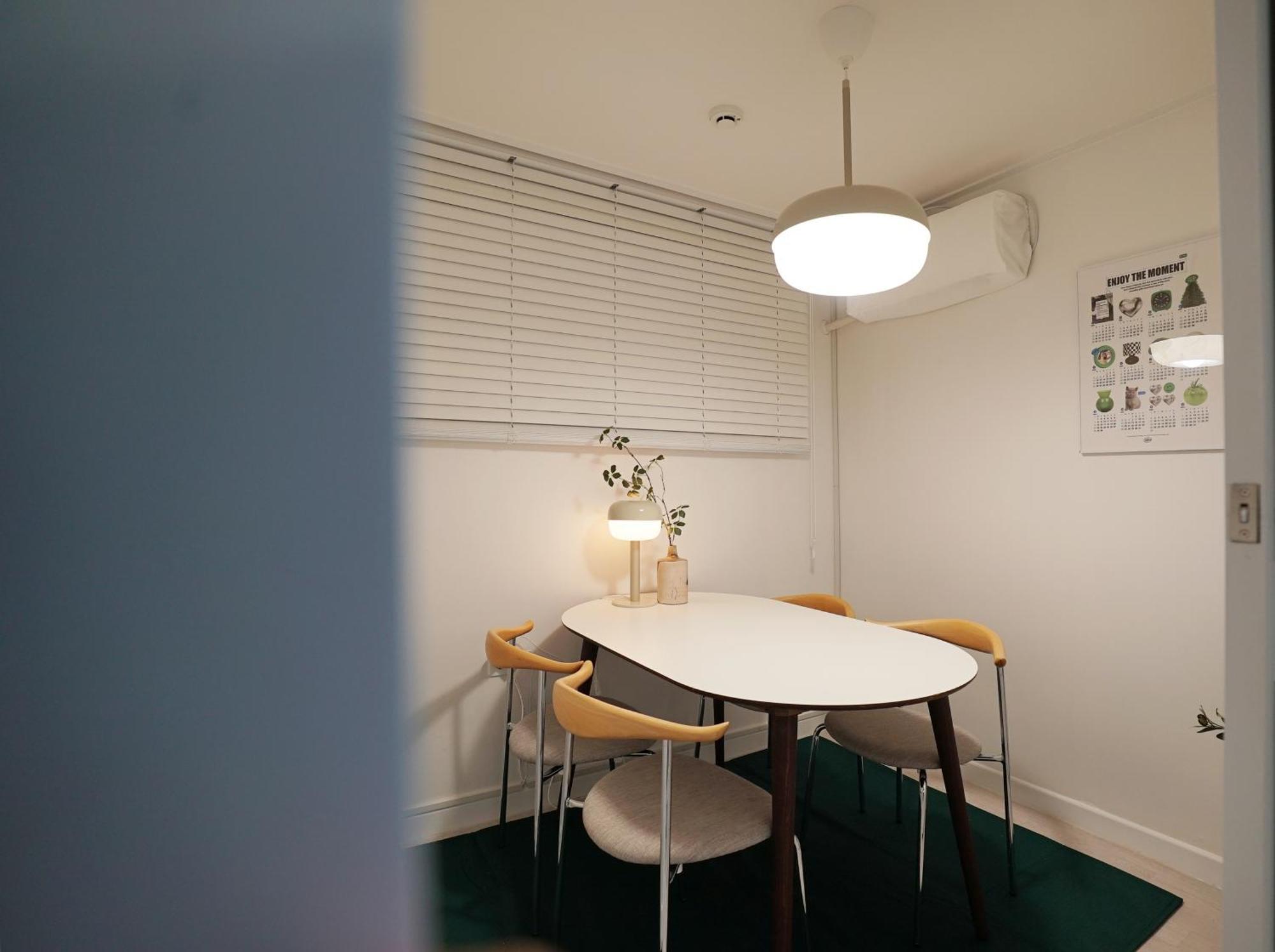 Sound Stay, 1 Minute Walk From Sillim Station, Netflix, 2 Queen-sized Beds, Hongdae 20 Minutes, Remodeling