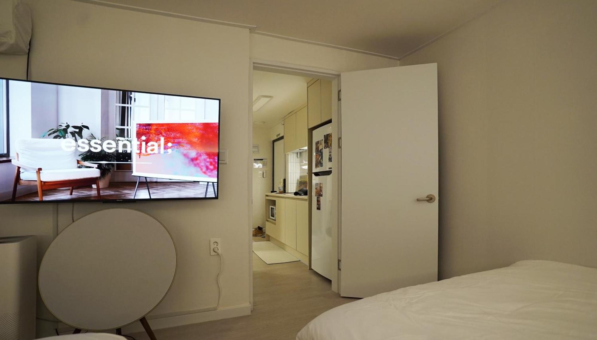 Sound Stay, 1 Minute Walk From Sillim Station, Netflix, 2 Queen-sized Beds, Hongdae 20 Minutes, Remodeling Villa *