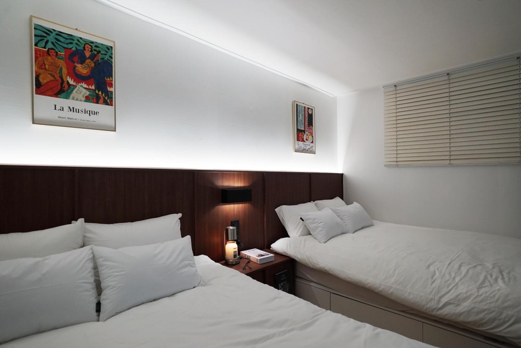 Sound Stay, 1 Minute Walk From Sillim Station, Netflix, 2 Queen-sized Beds, Hongdae 20 Minutes, Remodeling Villa