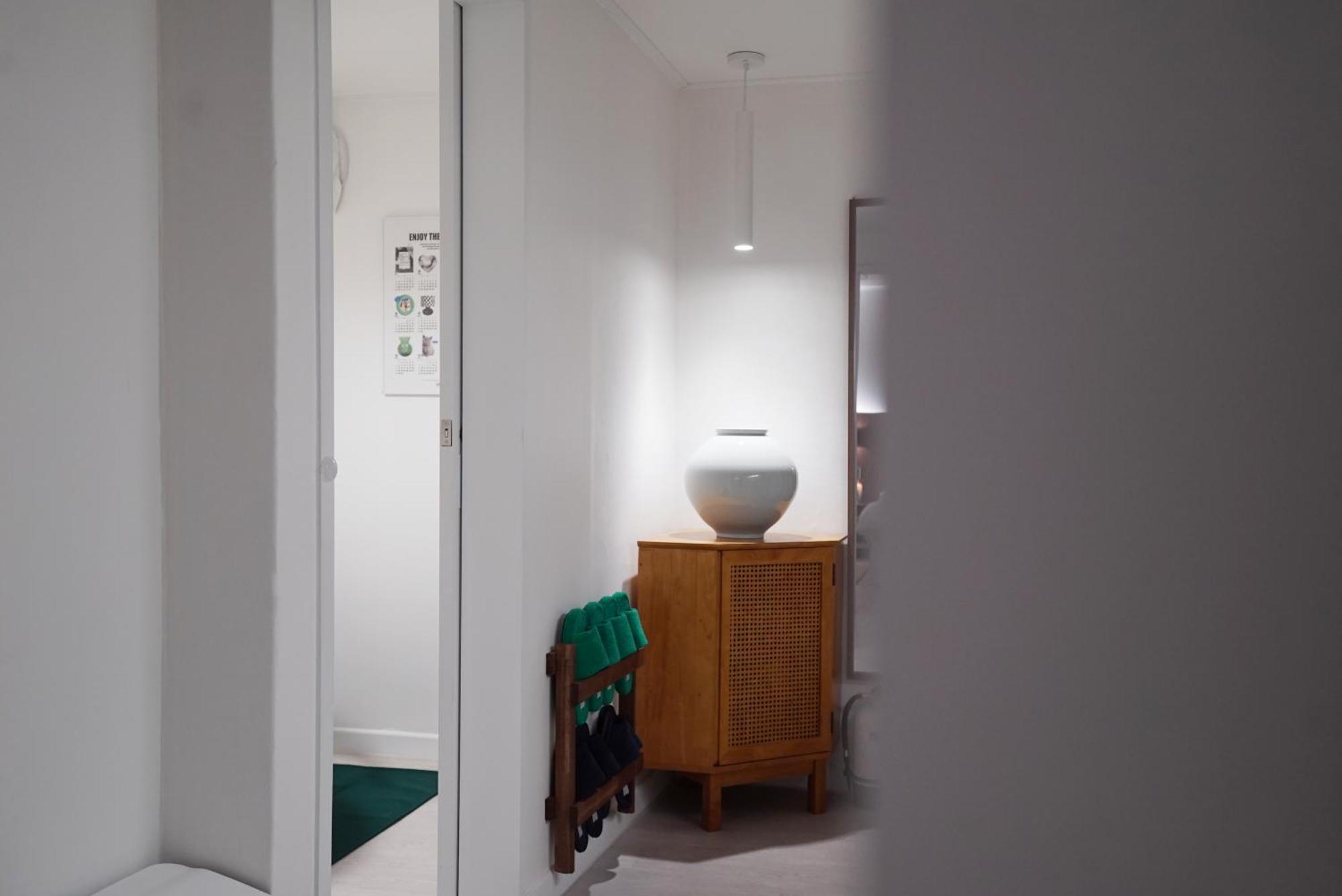 Sound Stay, 1 Minute Walk From Sillim Station, Netflix, 2 Queen-sized Beds, Hongdae 20 Minutes, Remodeling Villa *