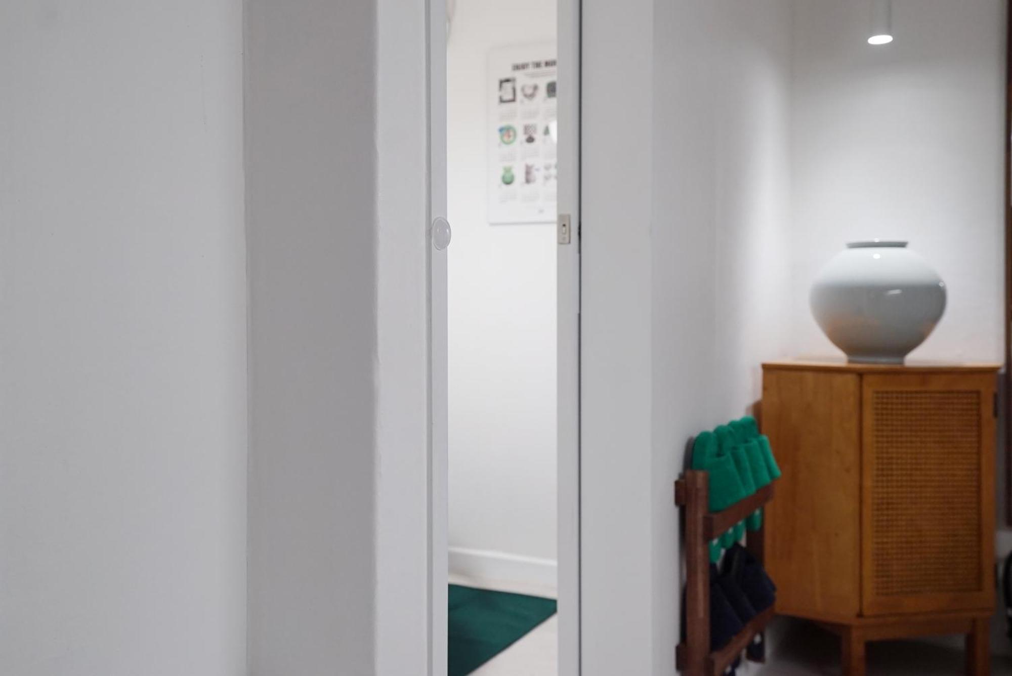 Sound Stay, 1 Minute Walk From Sillim Station, Netflix, 2 Queen-sized Beds, Hongdae 20 Minutes, Remodeling