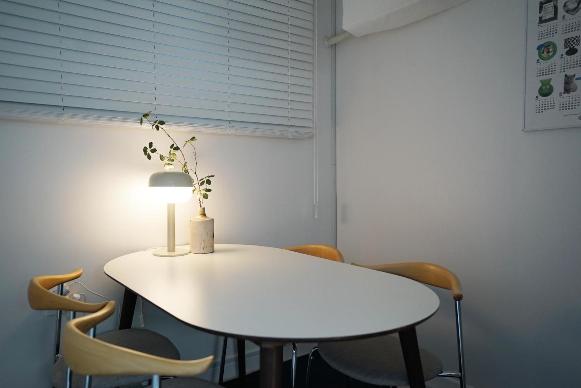 Sound Stay, 1 Minute Walk From Sillim Station, Netflix, 2 Queen-sized Beds, Hongdae 20 Minutes, Remodeling Villa *