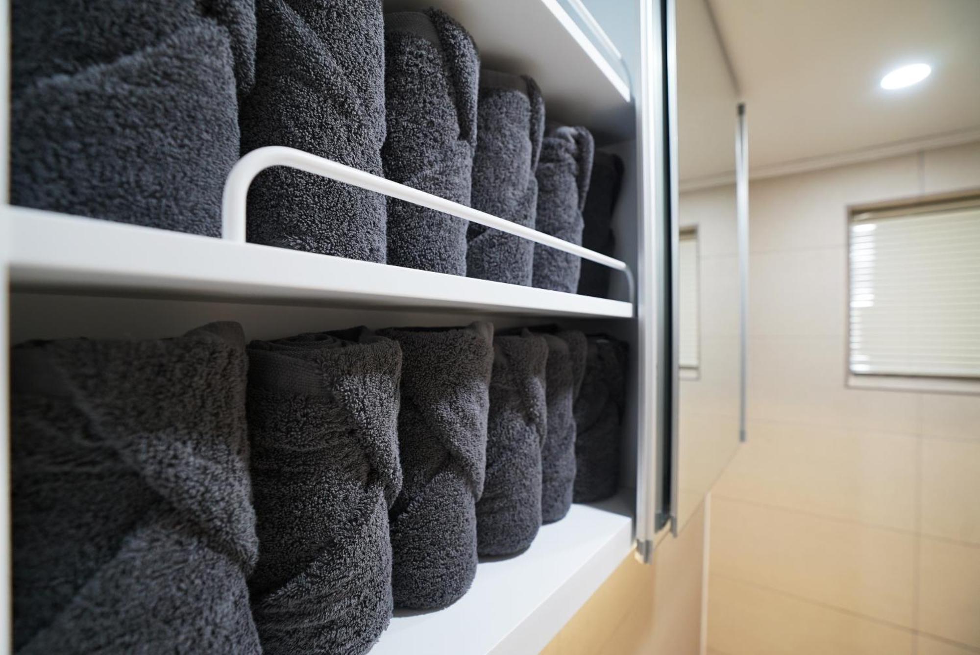 Sound Stay, 1 Minute Walk From Sillim Station, Netflix, 2 Queen-sized Beds, Hongdae 20 Minutes, Remodeling Villa *